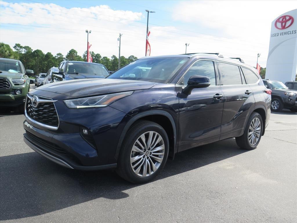 used 2022 Toyota Highlander car, priced at $44,900