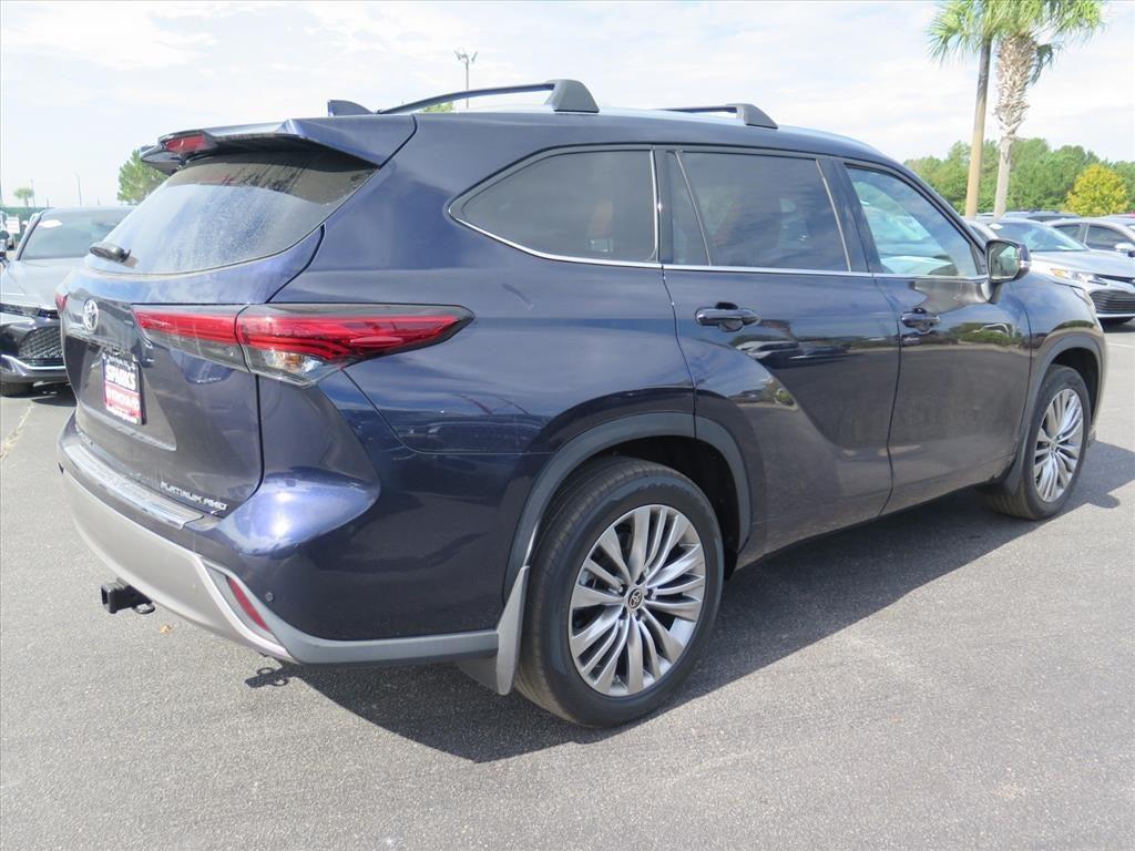 used 2022 Toyota Highlander car, priced at $44,900