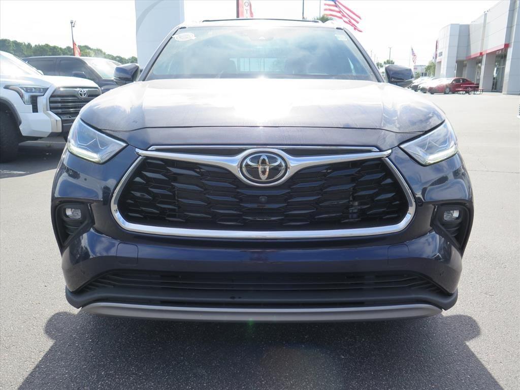 used 2022 Toyota Highlander car, priced at $44,900