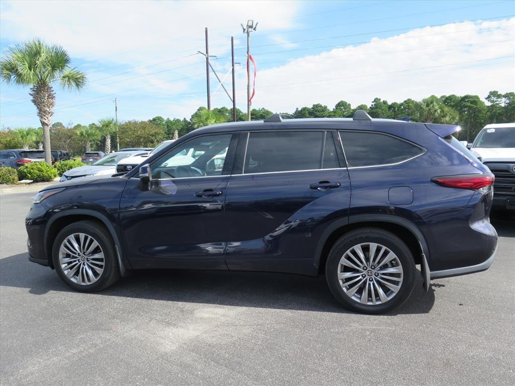 used 2022 Toyota Highlander car, priced at $44,900