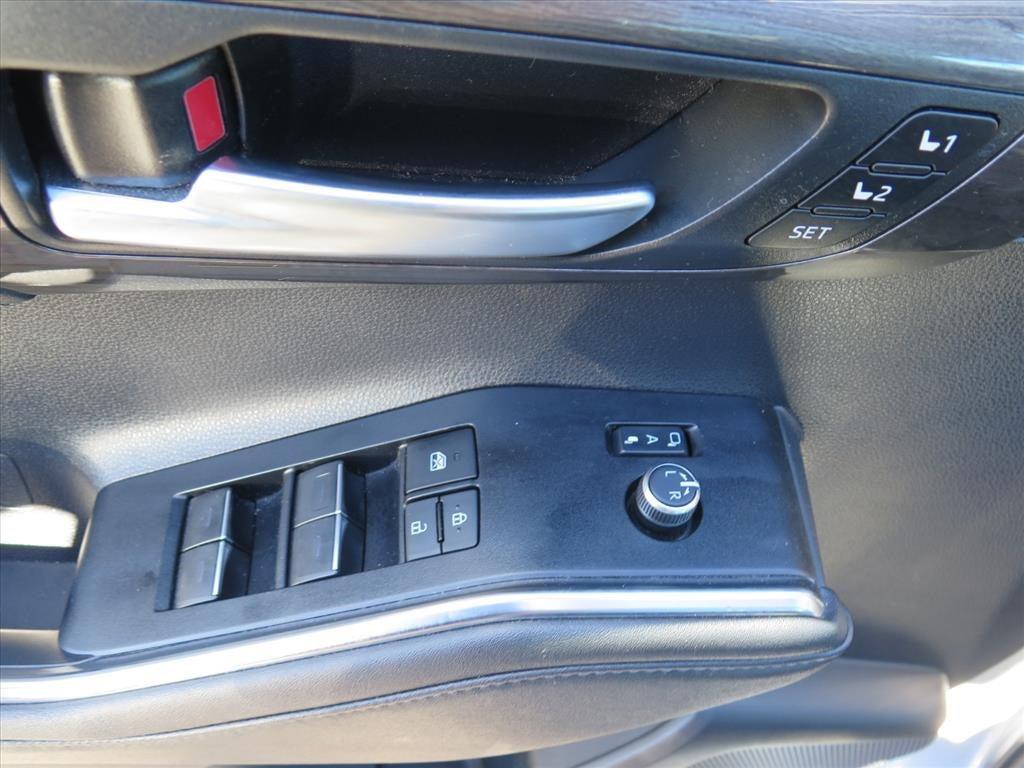 used 2023 Toyota Highlander car, priced at $44,900