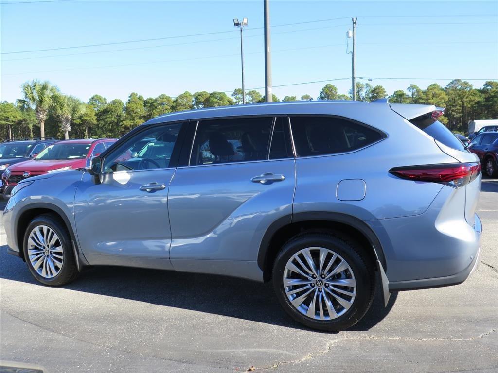 used 2023 Toyota Highlander car, priced at $44,900