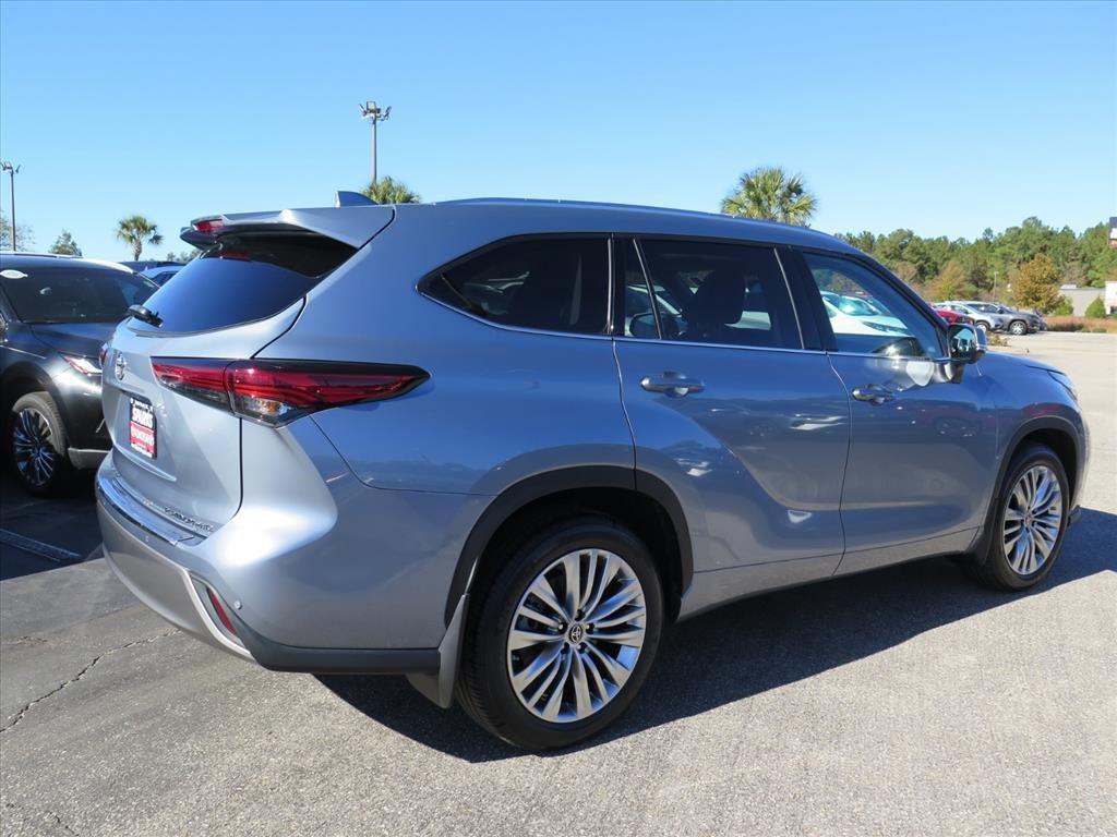 used 2023 Toyota Highlander car, priced at $44,900
