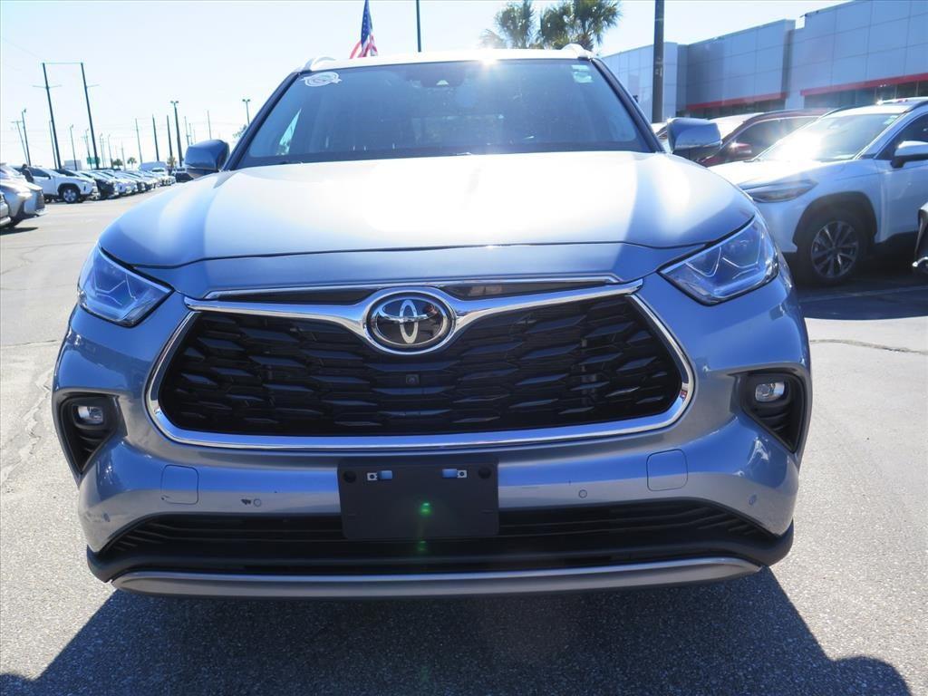 used 2023 Toyota Highlander car, priced at $44,900