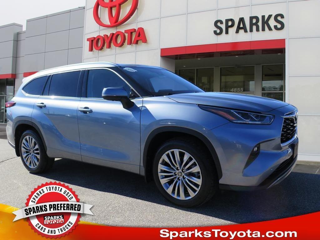 used 2023 Toyota Highlander car, priced at $44,900