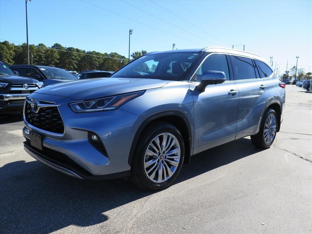 used 2023 Toyota Highlander car, priced at $44,900