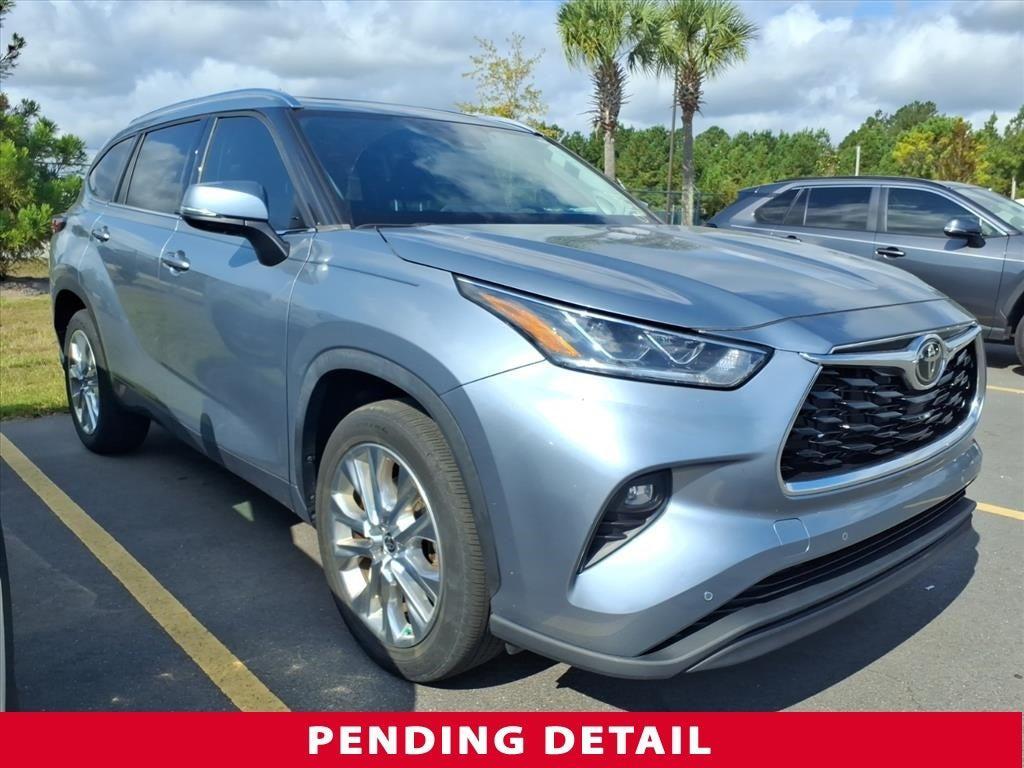 used 2023 Toyota Highlander car, priced at $40,900
