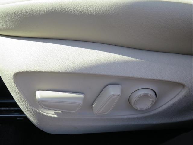 used 2022 Toyota Highlander car, priced at $38,700