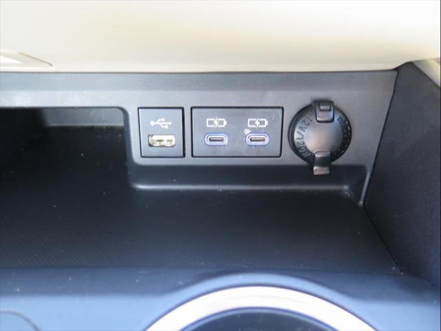 used 2022 Toyota Highlander car, priced at $38,700
