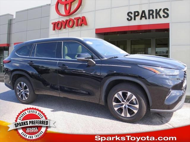 used 2022 Toyota Highlander car, priced at $38,700