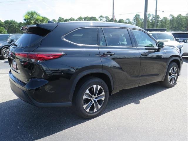 used 2022 Toyota Highlander car, priced at $38,700