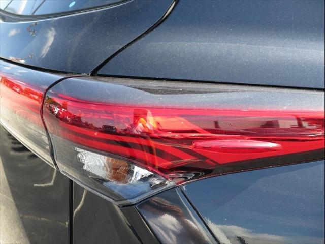 used 2022 Toyota Highlander car, priced at $38,700