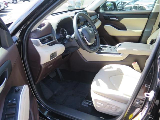 used 2022 Toyota Highlander car, priced at $38,700