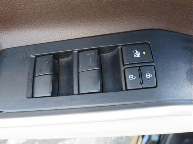used 2022 Toyota Highlander car, priced at $38,700