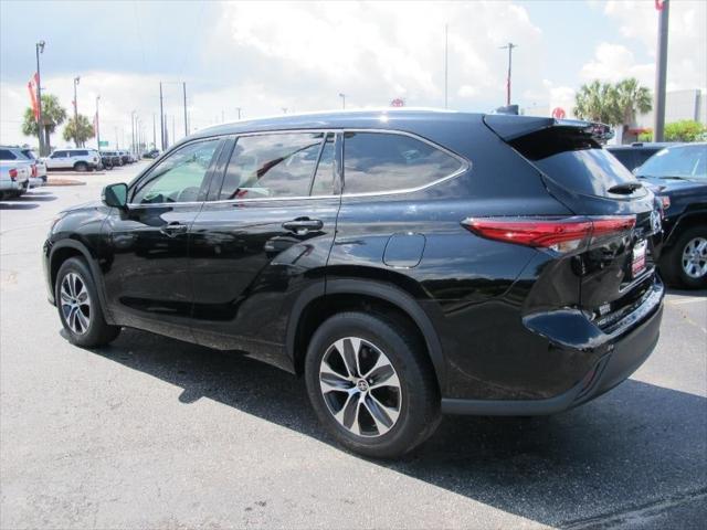 used 2022 Toyota Highlander car, priced at $37,900
