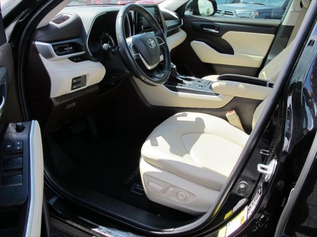 used 2022 Toyota Highlander car, priced at $37,900