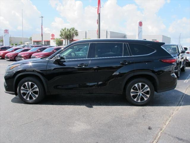 used 2022 Toyota Highlander car, priced at $37,900