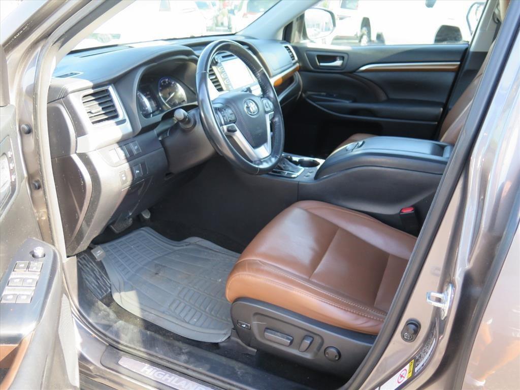 used 2018 Toyota Highlander car, priced at $23,900