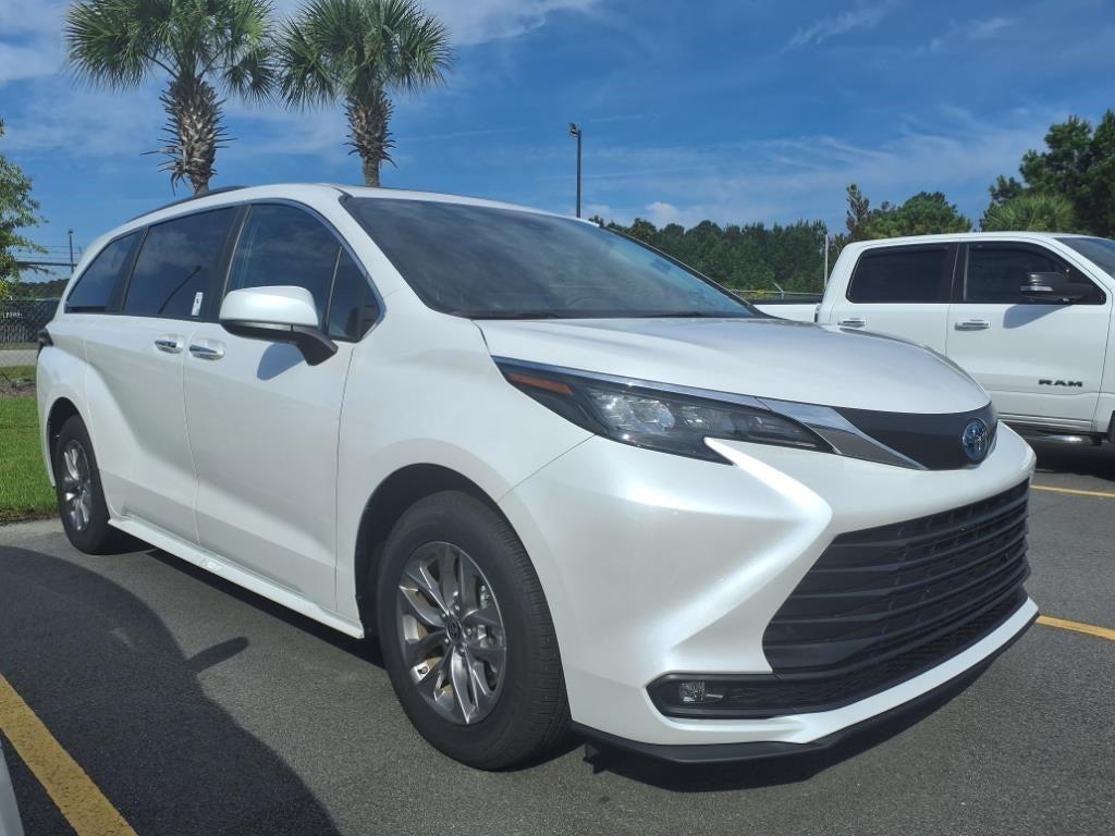 used 2025 Toyota Sienna car, priced at $45,900
