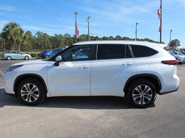 used 2023 Toyota Highlander car, priced at $40,300