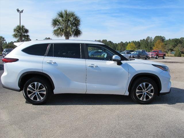 used 2023 Toyota Highlander car, priced at $40,300