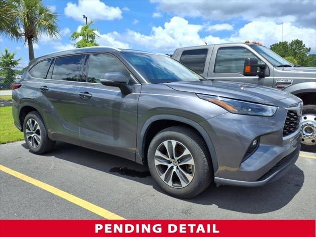 used 2022 Toyota Highlander car, priced at $36,900