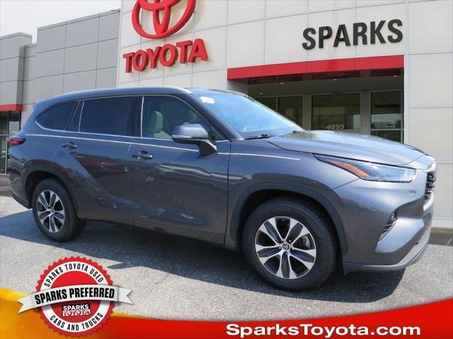 used 2022 Toyota Highlander car, priced at $37,900