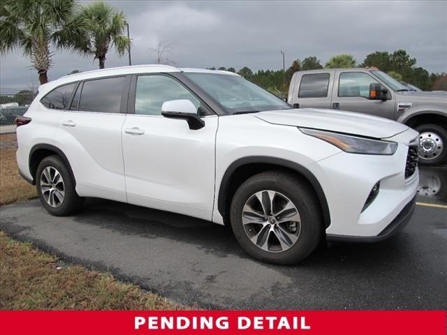 used 2024 Toyota Highlander car, priced at $44,300