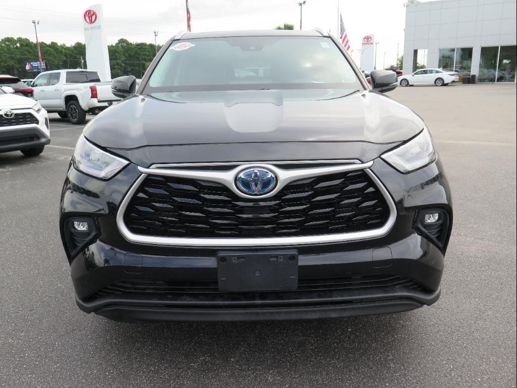 used 2020 Toyota Highlander Hybrid car, priced at $33,900