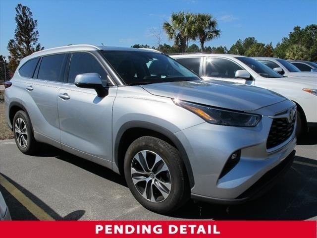 used 2022 Toyota Highlander car, priced at $37,900