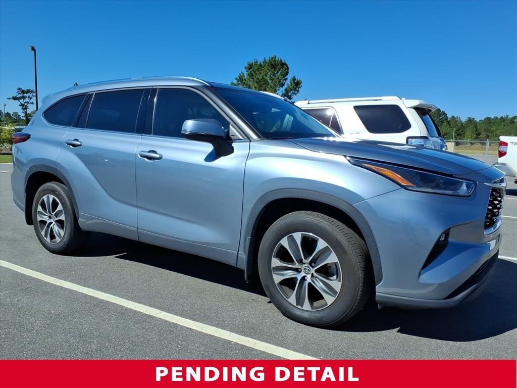 used 2021 Toyota Highlander car, priced at $32,900