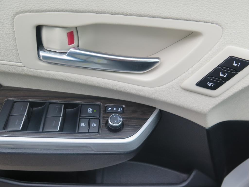 used 2022 Toyota Sienna car, priced at $39,700