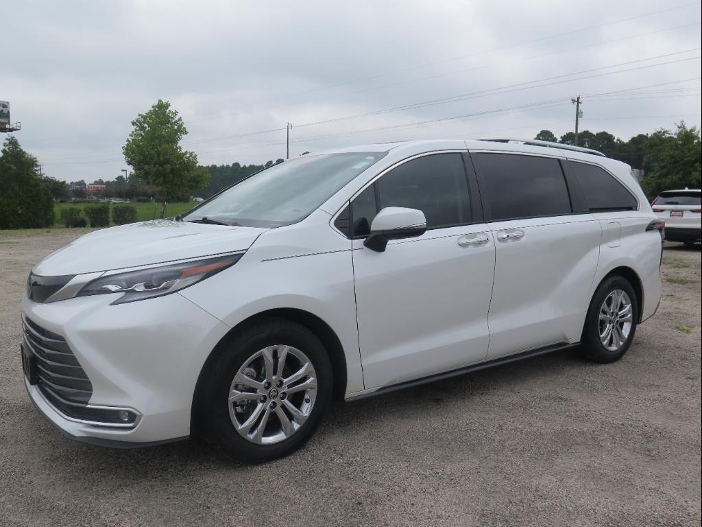 used 2022 Toyota Sienna car, priced at $39,700