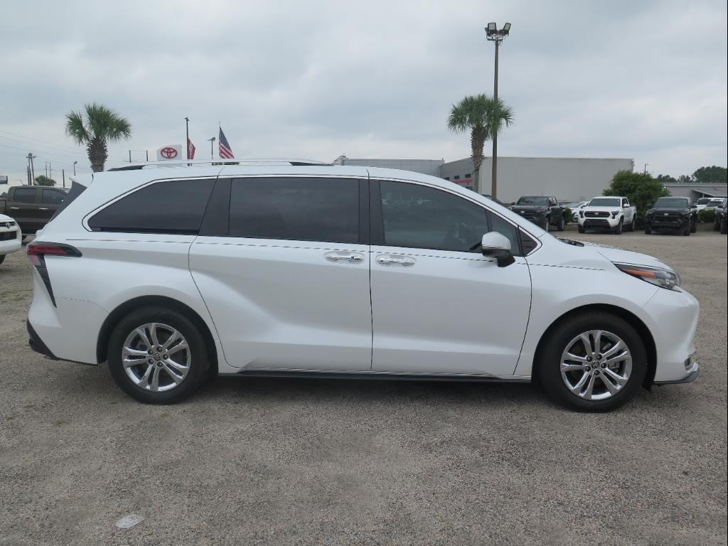 used 2022 Toyota Sienna car, priced at $39,700