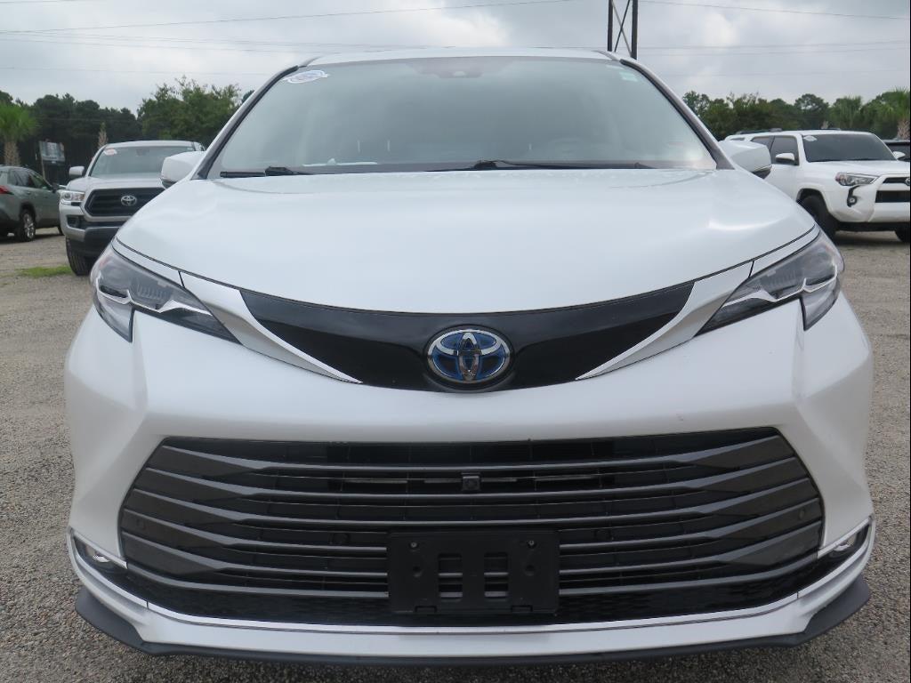 used 2022 Toyota Sienna car, priced at $39,700