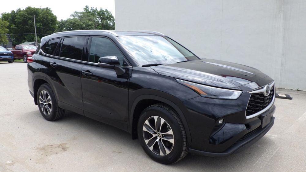 used 2022 Toyota Highlander car, priced at $30,900