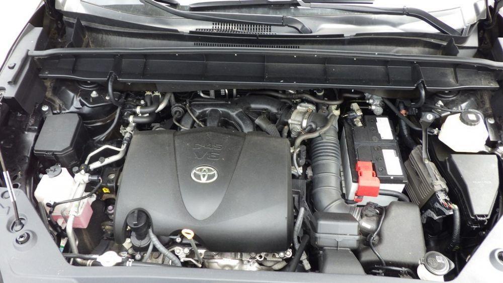 used 2022 Toyota Highlander car, priced at $30,900