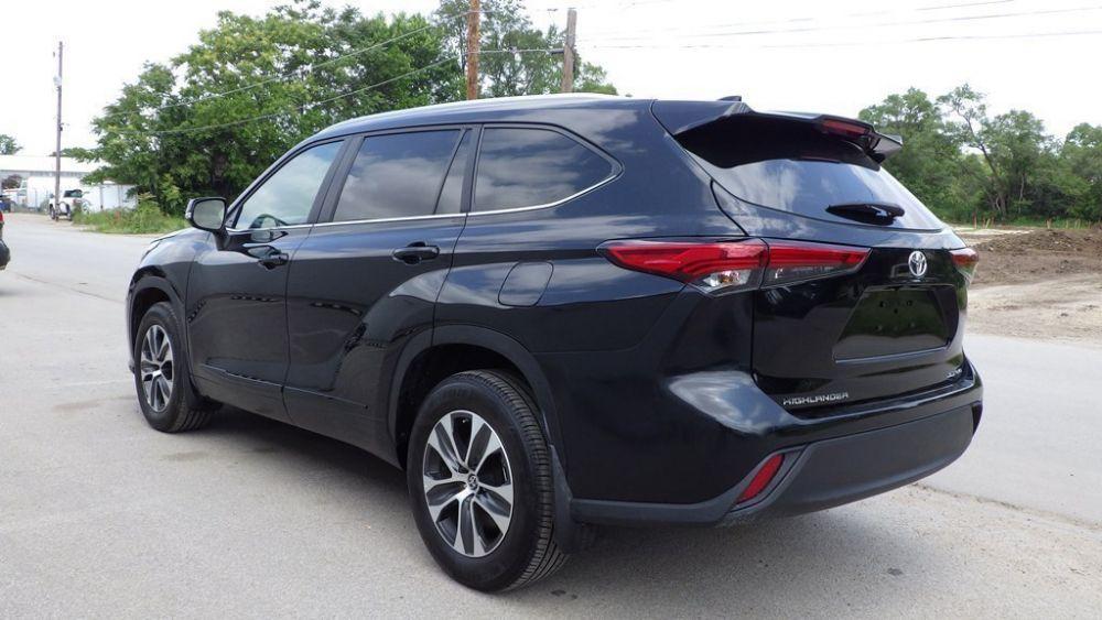 used 2023 Toyota Highlander car, priced at $32,900