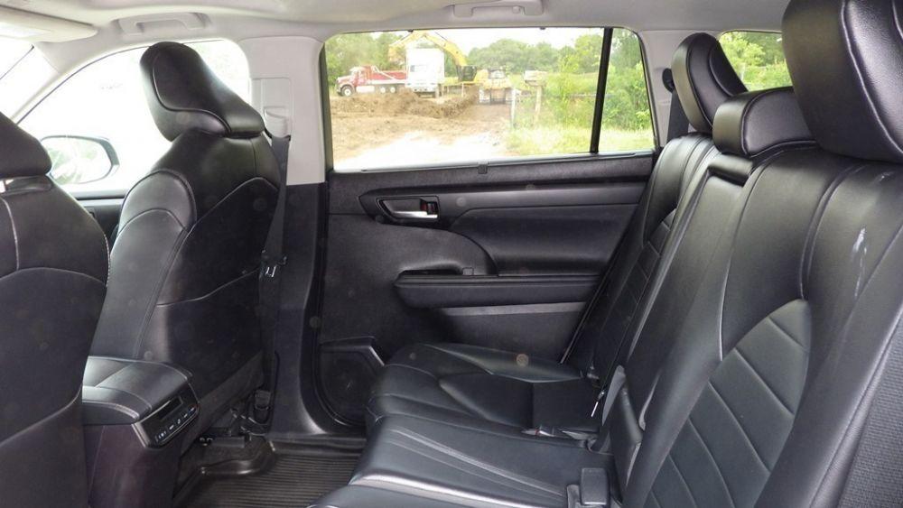 used 2023 Toyota Highlander car, priced at $32,900