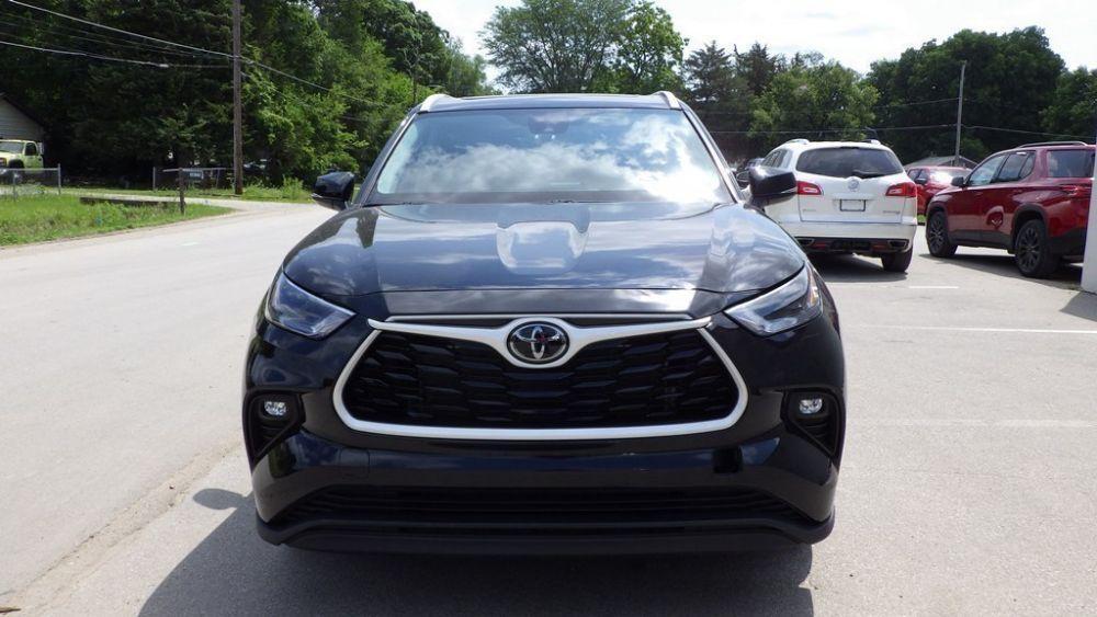 used 2023 Toyota Highlander car, priced at $32,900
