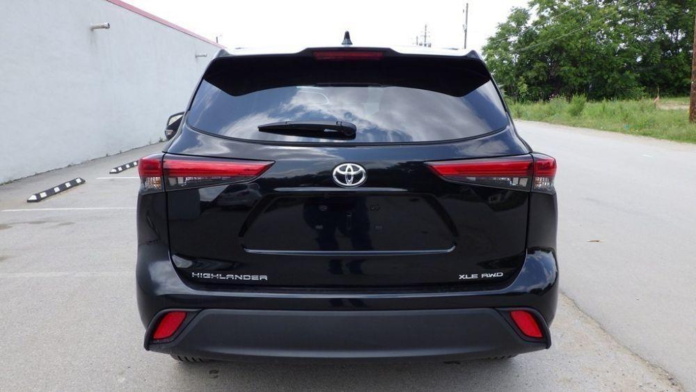 used 2023 Toyota Highlander car, priced at $32,900
