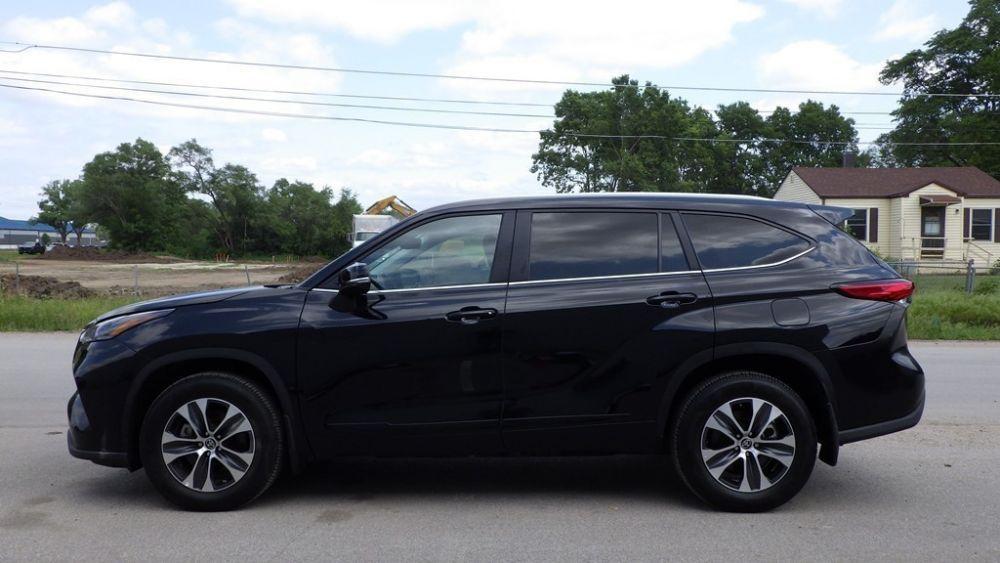 used 2023 Toyota Highlander car, priced at $32,900