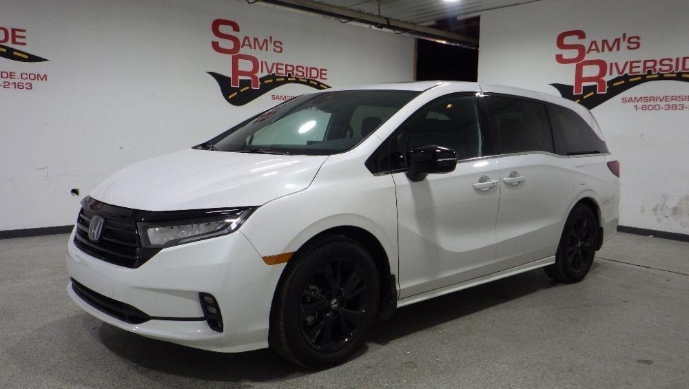 used 2024 Honda Odyssey car, priced at $31,900