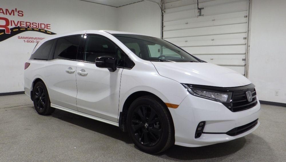 used 2024 Honda Odyssey car, priced at $31,900
