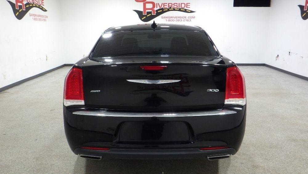 used 2017 Chrysler 300 car