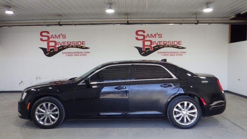 used 2017 Chrysler 300 car