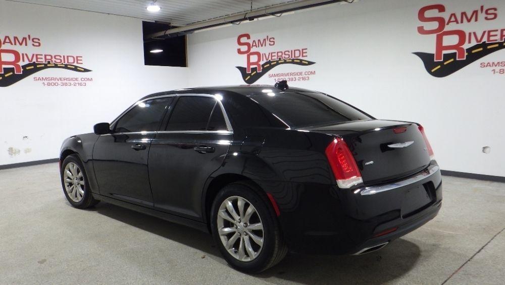 used 2017 Chrysler 300 car