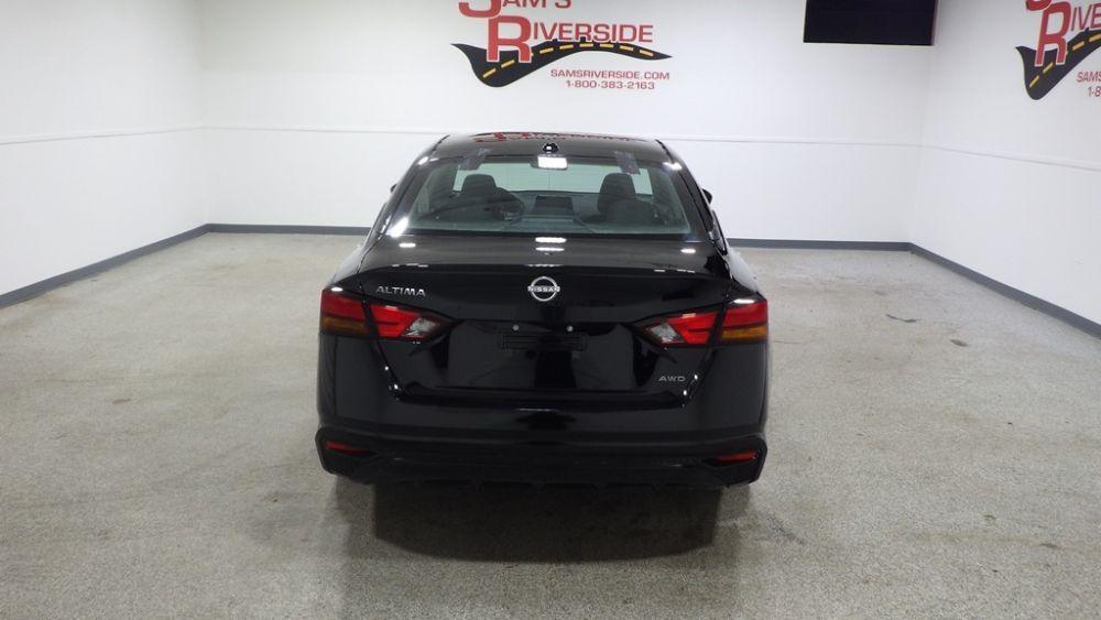 used 2025 Nissan Altima car