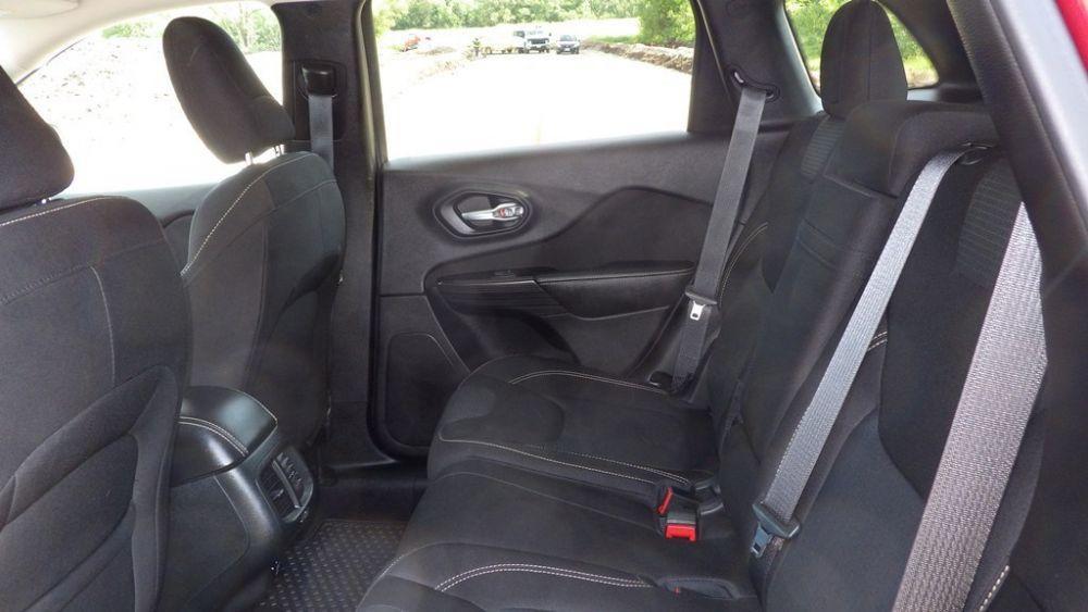 used 2015 Jeep Cherokee car, priced at $10,900