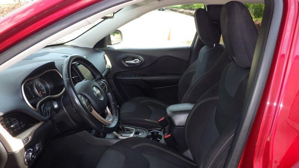 used 2015 Jeep Cherokee car, priced at $10,900